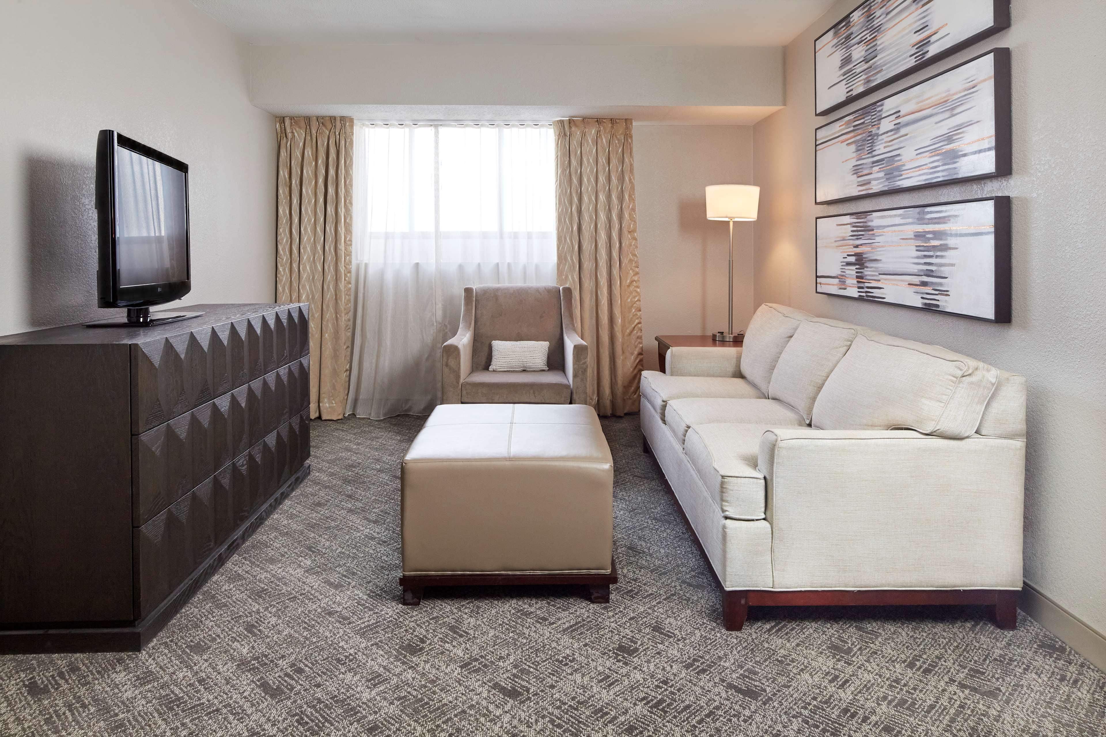 Doubletree Suites By Hilton Nashville Airport Exterior photo