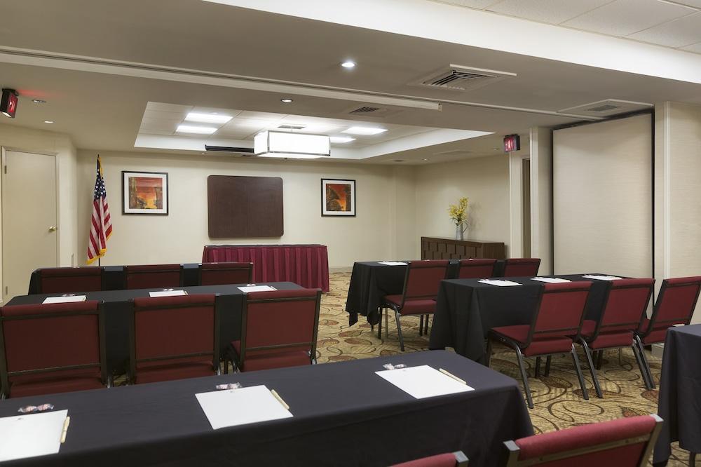 Doubletree Suites By Hilton Nashville Airport Exterior photo