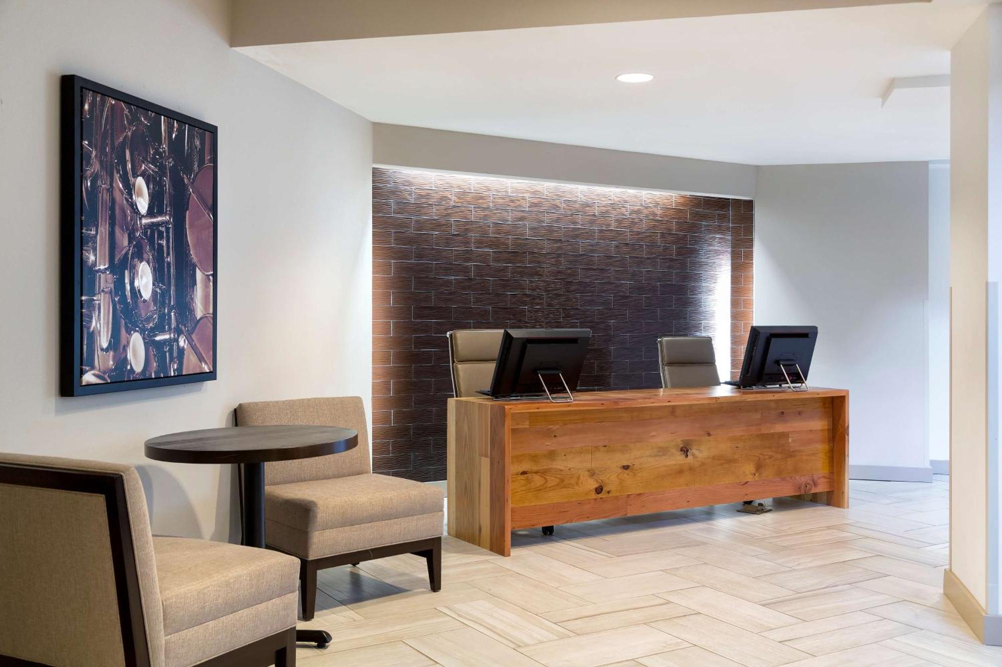 Doubletree Suites By Hilton Nashville Airport Exterior photo