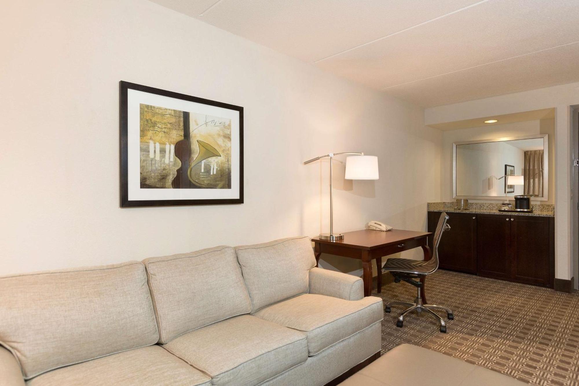 Doubletree Suites By Hilton Nashville Airport Exterior photo