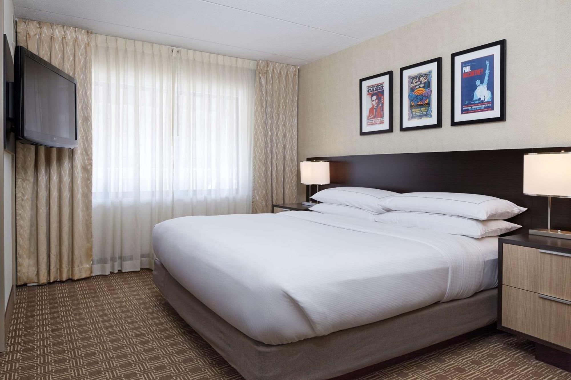 Doubletree Suites By Hilton Nashville Airport Exterior photo