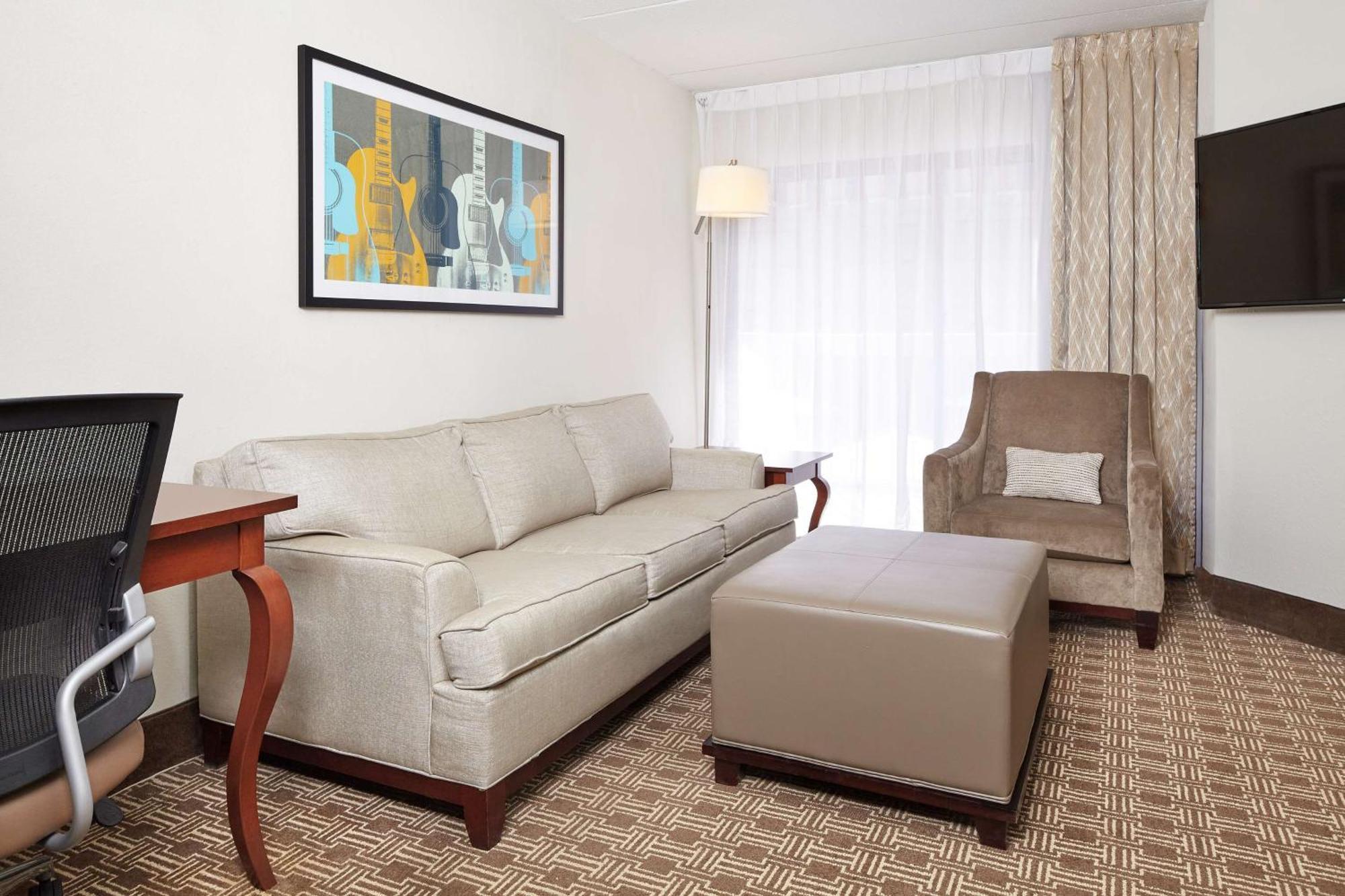 Doubletree Suites By Hilton Nashville Airport Exterior photo