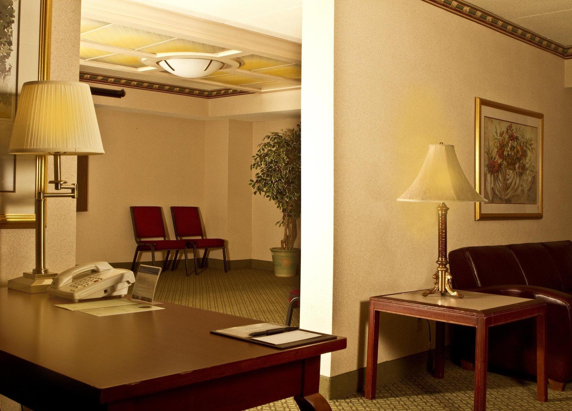 Doubletree Suites By Hilton Nashville Airport Exterior photo