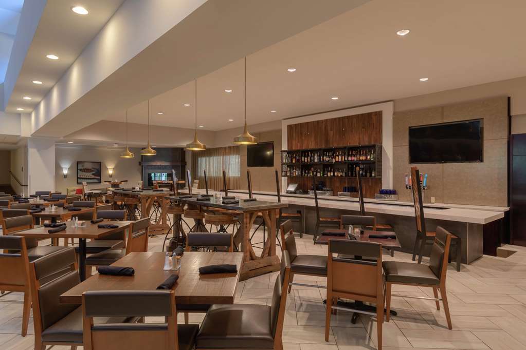 Doubletree Suites By Hilton Nashville Airport Restaurant photo
